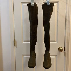 Brand new shoes, Never Worn. No Box. clean heels. 