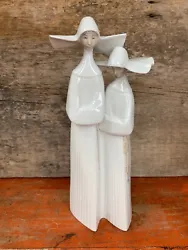 LLADRO - NUNS - #4611 - RETIRED - MINT CONDITION WITH BOX