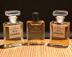 Chanel dontN °5 ,N °19 etCristalle en eau de parfum, très bon état pour collection (Voir 4 photos). Les miniatures...