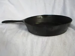PAN HAS NO WOBBLE. IMPORTANT to NOTE there is a thin smooth crack near handle as shown.