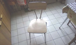 4 CHAISES DE CUISINE EN FORMICA BREVETÉ SGDG, CHROMÉES DES ANNÉES 1960 S ET TRÈS COSTAUDS. A PRENDRE SUR PLACE À...