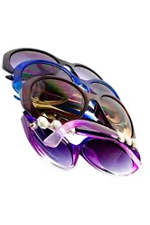Gorgeous fashion sunglasses! and floral rhinestone accents on each arm. Cute floral colored sun glass case included.