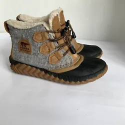 Sorel Out N About Duck Boots Gray Felt Brown Rubber Lined Kids Youth Size 2. Very high quality boots from Sorel....