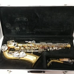 This Bundy Selmer II 2 Alto Saxophone is a must-have for any musician. Crafted from high-quality brass, this sax...
