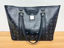 StyleShoulder Bag. Very goodUsed with care and has small scratches and/or stains. ExcellentBarely used and has minimal...