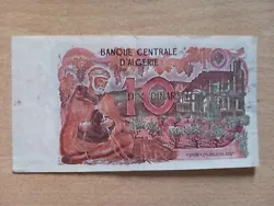 Billet de banque centrale d Algérie de 10 Dinars du 1.11.1970. Pli central vertical.Petite tache côté latéral...