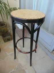 Je vends cetancien tabouret de bar / bistrot / obedience THONET laqué noir dans son jus.