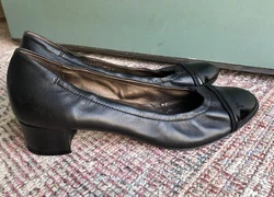 Excellent condition. I do not know US size.