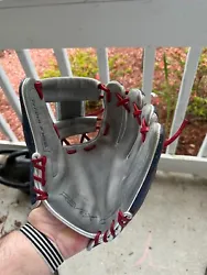 Brand New Rawlings Francisco Lindor - Broken in, Game Ready! Part # REV3-4-2x. 11.5inch Infielders Glove