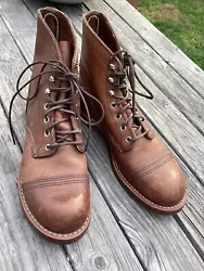 red wing boots 9. 8111 size 9 excellent condition