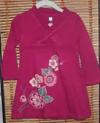 UP FOR YOUR CONSIDERATION IS THIS BEAUTIFUL MAGENTA PINK DRESS WITH AN ORIENTAL FEEL BEAUTIFUL FLOWERS ON THE FRONT. I...