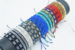 Lot de 48 Bracelets Brésiliens en 4 Tubes (Fournisseur: IKITA Paris). Les Bracelets sont vendus avec les tubes...