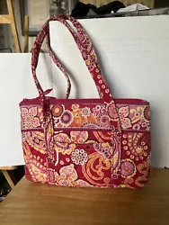 This lovely shoulder bag from Vera Bradley features a colorful paisley pattern in Raspberry Fizz. Its medium size makes...
