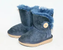 Style no. 1017400T. UGG AUSTRALIA Toddler Girls Bailey Button II Boot. Size: Toddler 6; EUR 22.5. in Navy Blue.