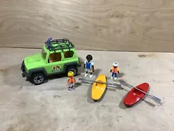Missing one blue rubber piece for holding the kayak on the top of the jeep.