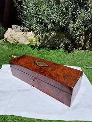 Boîte à Bijoux où boîte à Gants bonne dépoque. Joli modèle ancien encore en bon état général. Intérieur...