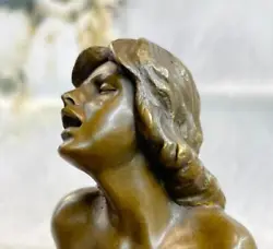 Embrassez lallure provocante de la sexualité féminine avec cette superbe sculpture en bronze du célèbre artiste...