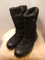 WINTER SNOW RAIN WATERPROOF WOMANS BOOTS BY SUPPLIER WATER PROOF RAIN SNOW IN EXCELLENT CONDITION! THIS PAIR OF SNOW...