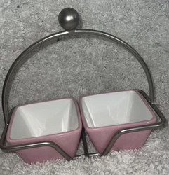 Beautiful and good (used) conditionz These two square bowls by Pampered Chef in the Help Whip Cancer Breast Cancer...