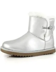 Girls Gelsey Silver Winter Boots. Faux Fur Lining. All Man Made Materials. Non-Marking Outsole.