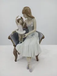 This vintage Lladró figurine, model number 5793, is a must-have for any collector. Featuring a beautiful ballerina in...