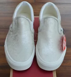 Genuine Vans Unisex cracked leather low top slip on sneakers.