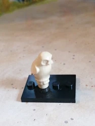 Lego Officiel  Socle non fourni sert juste à présenter la figurine Vendu comme sur les photos de lannonce en ligne...