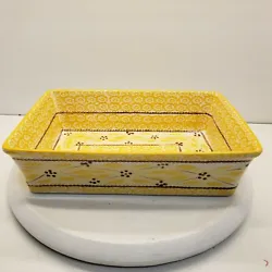 Temptations 3qt Yellow Baking dish. This beautiful baking dish measures about 8