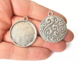 Quantity: 2 Pieces Material : Antique Silver plated Zinc Alloy (Nickel and Lead Free). Blank size: 29mm. Color: Antique...