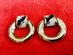 They are made in beautiful doorknocker shape and the size is perfect. They are very beautiful and they are made in very...