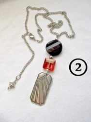 Ces pendentifs sobres style Art Déco en cristal Swarovski existent en 2 modèles. 2/ Cristal noir et cristal carré...