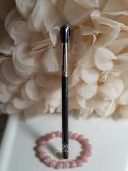 The 224 Tapered Blending Brush is made with natural fibers that are slightly round-tipped and firm. Its small shape...