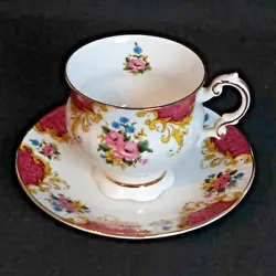 Vtg Stratford Elizabethan Tea Cup & Saucer Pink Roses Fine Bone China England. Cup and saucer is in excellent condition...