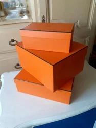 hermès 3 boîtes vide de la marque  - 29.5 x 24 x 15 cm. - 30.5 x 29.5 x 10 cm - 22.5 x 14.5 x 9 cm  Boite numerotée...