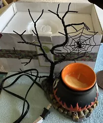 Very nice scents warmer just in time for Halloween. As you can see from pics it still has a little wax in it and the...