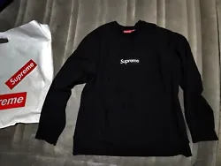 Up for sell is a mens supreme fw18 black crewneck black sweater XL. Sells for 370$ so you are saving big time. This is...