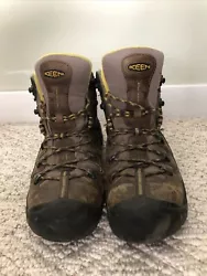 Keen ASTM F2413-18 Size 11D. Pre-owned utility boots size 11-D! Waterproof with electrical hazard underfoot protection...