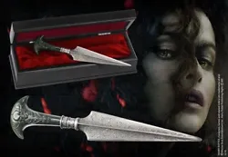 Harry Potter - Réplique de la dague de Bellatrix Lestrange. Réplique authentique de la Dague de Bellatrix Lestrange...