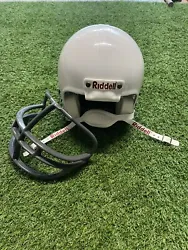 Vintage Riddell Youth Football Helmet with Face Mask And Chin Strap White Large. Helmet looks in good conditionNeeds...
