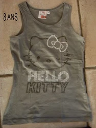 IMPRESSION ET SERIGRAPHIE DE HELLO KITTY AVEC STRASS. J AI D AUTRES TEE SHIRT DANS CETTE TAILLE 8/10 ANS. 100 % COTTON.