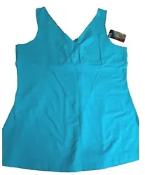 The Mountain Hardwear Tonga Solid Cami is a cotton-spandex climbing camisole with a built-in shelf bra. Designed with...