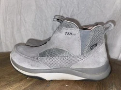 L.L. Bean Snow Sneakers Tek 2.5 Waterproof Gray Ankle Boots - Women’s 8 Wide.