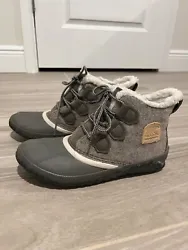 Sorel Out N About Waterproof Boots Size 8. Gently worn in great condition. 