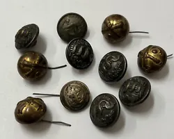 Lot 11 boutons anciens militaires. Ref75969.