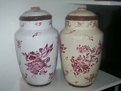 Deux ancien vases signées. Two old signed vases.