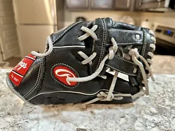 Own the field with this top-of-the-line Rawlings Select Pro Lite baseball glove! Designed for youth players, this...