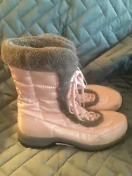 Up for your consideration is this ONE (1) ONCE USED?. These boots are light pink and gray and dont appear to have ever...
