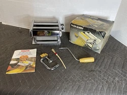 Rust marks on the top. See pics. Vintage Marcato Deluxe Atlas Pasta Queen 150 Noodle Maker Machine Made In Italy.