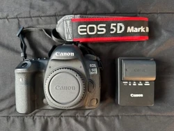 In overall very good condition with normal signs of wear. Very clean body, mostly used indoors inside a studio. Never...