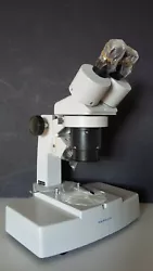 Microscope Paralux Ref: 60-6269-9. Microscope nayant jamais servi, A létat neuf! loupe à tête orientable sur 360 °.